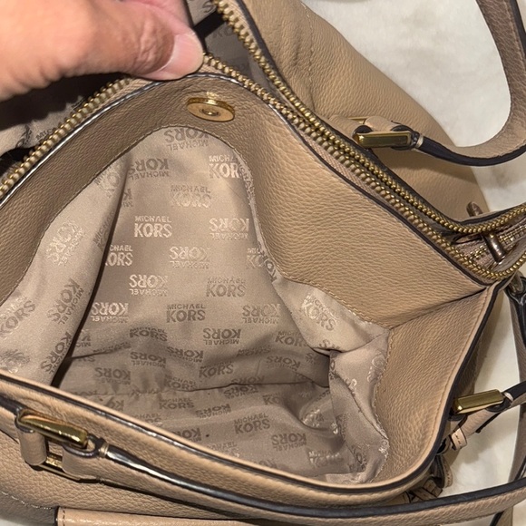 Michael Kors Tan Shoulder Bag with Gold Accents - Picture 13 of 14